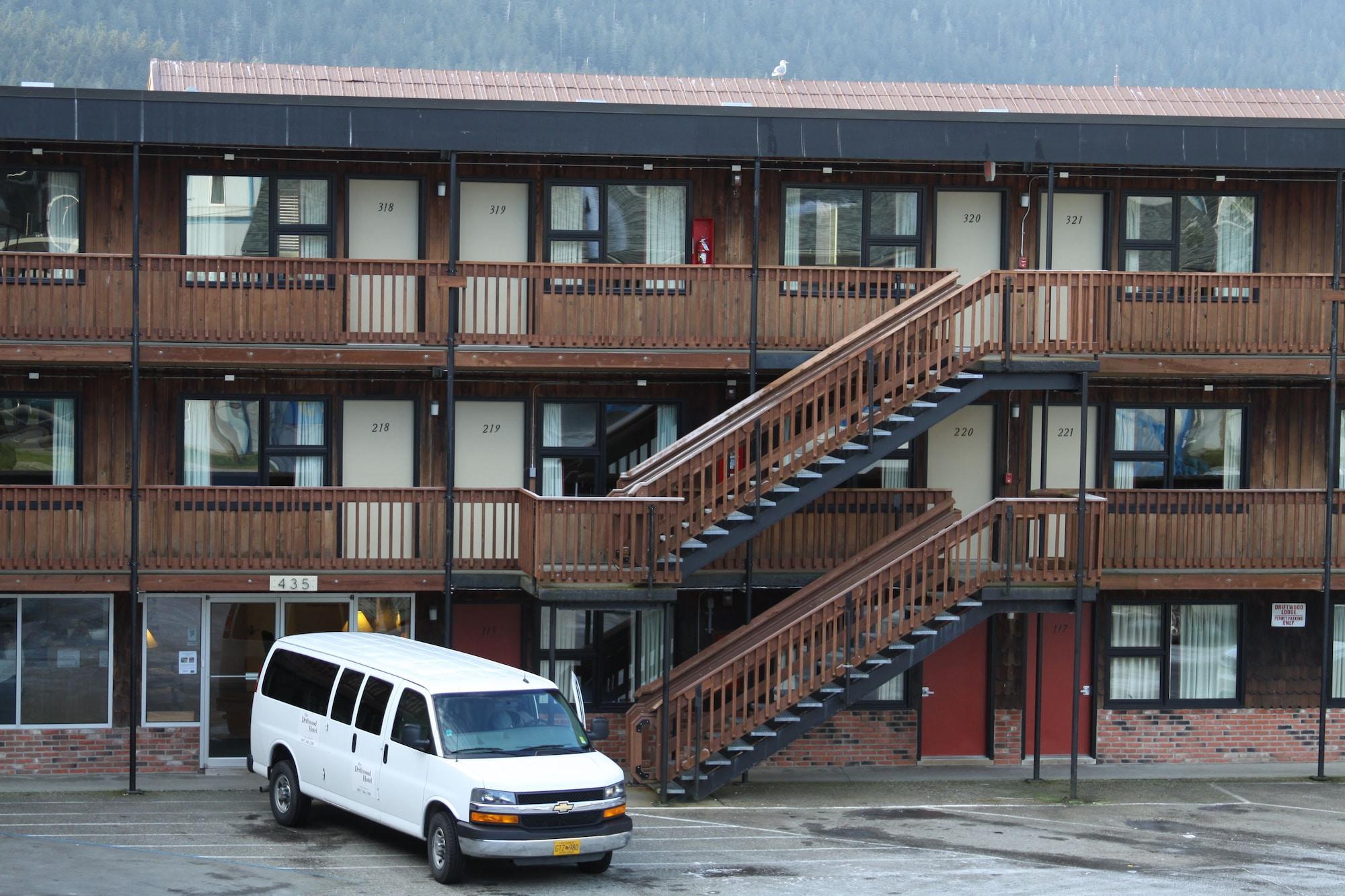 The Driftwood Hotel 5/30