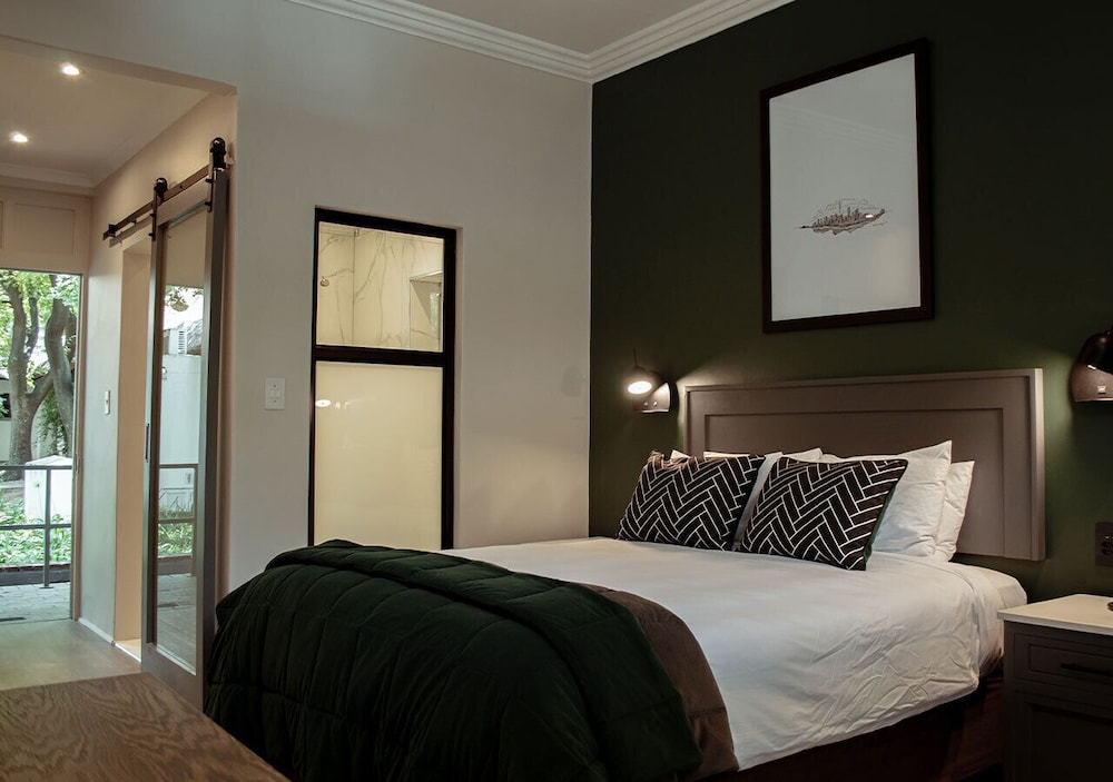 Indaba Hotel 17/83