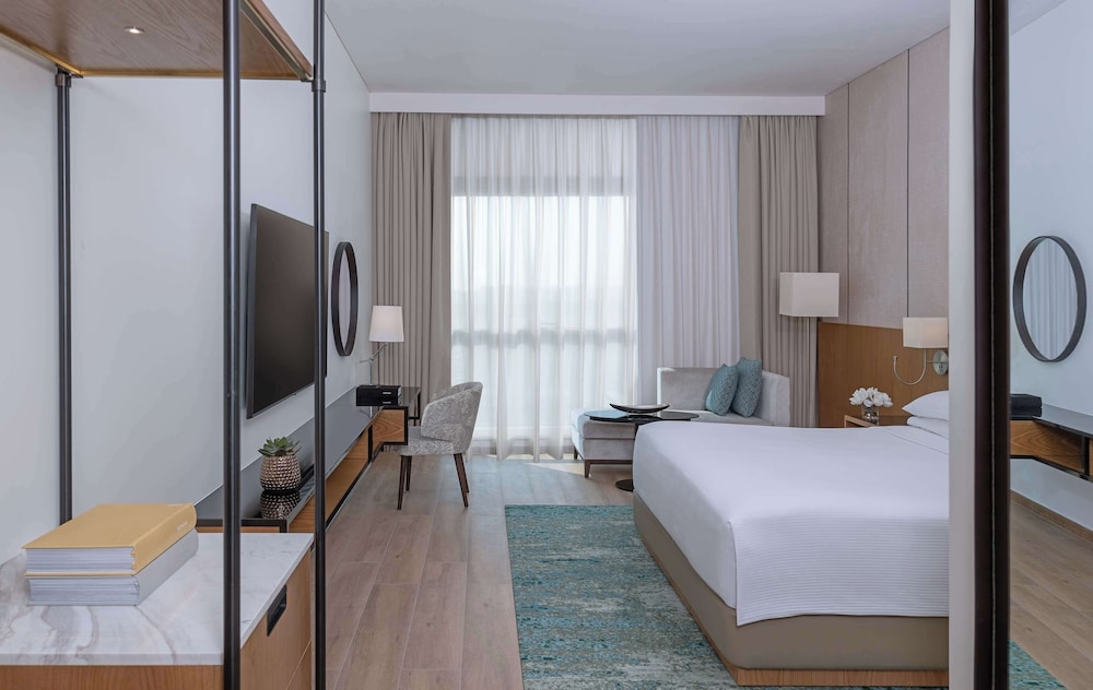 ROOM, KING BED, CITY VIEW