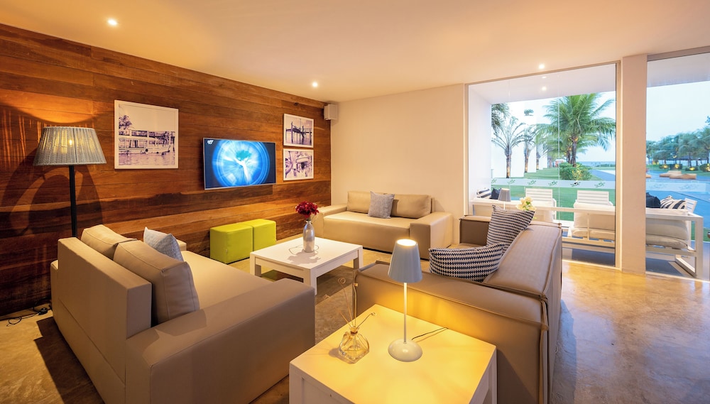 B Blue Beachouses 40/65