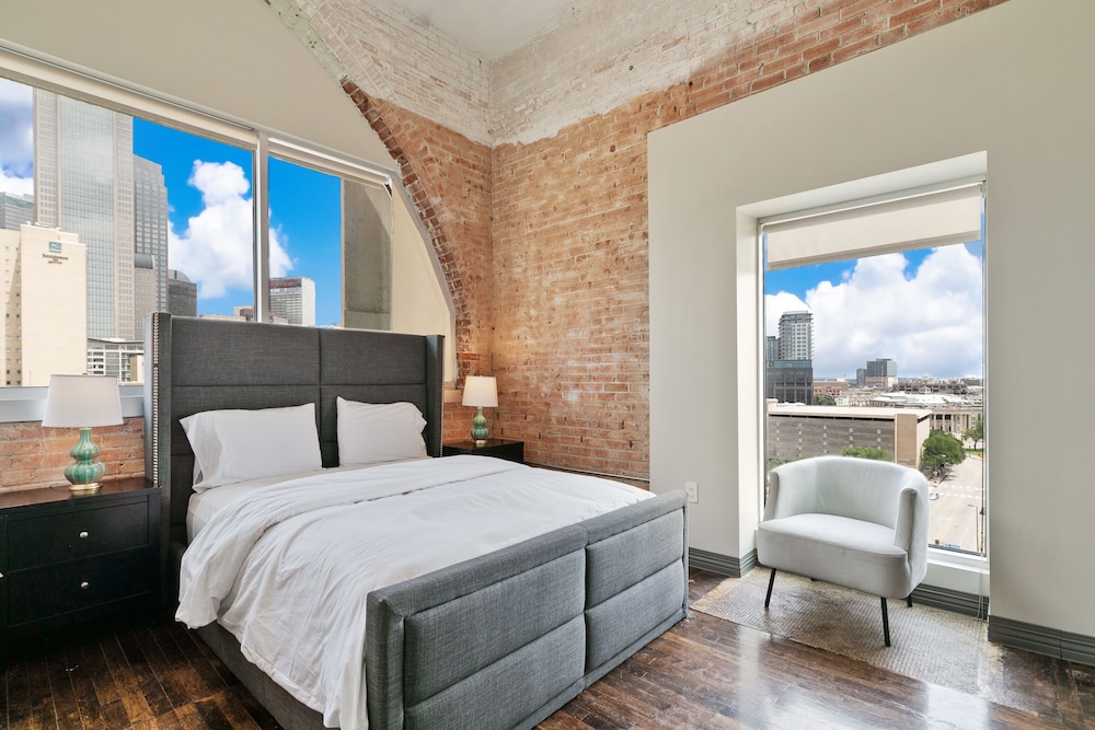 شقة سوبيريور بسريرين كوين بإطلالة على المدينة بغرفتي نوم مع أريكة، Luxury Downtown Dallas Stay by Amyfinehouse 3/8