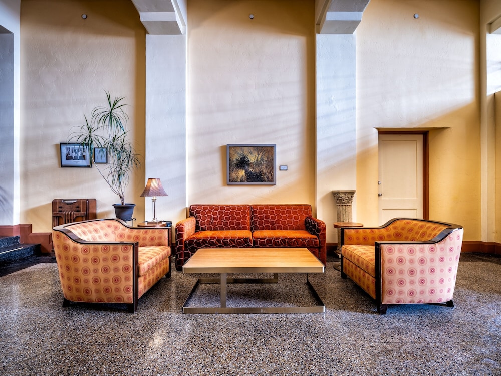 Murray Hotel 28/40