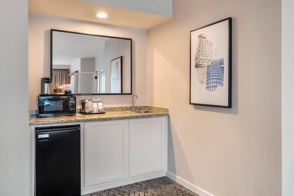Sheraton Suites Wilmington Downtown 2/55
