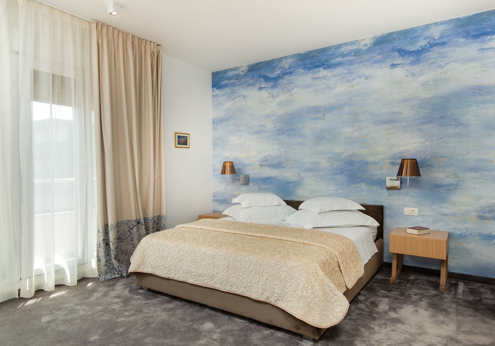 Boban Luxury Suites 22/80