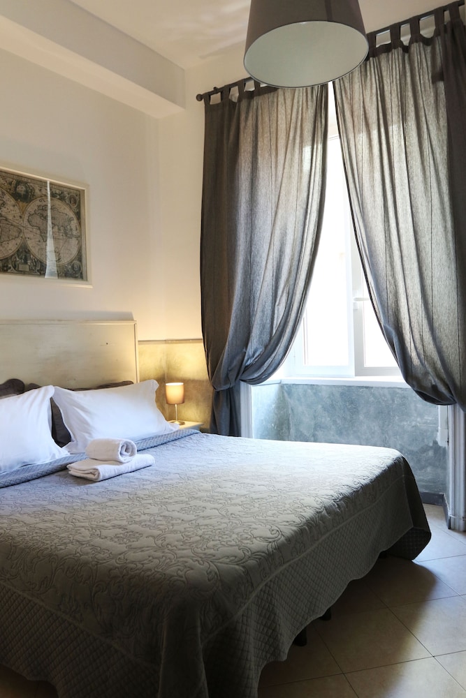 ROOM 2, ECONOMY, DOUBLE BED