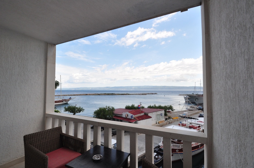 Hotel Krilo 68/71