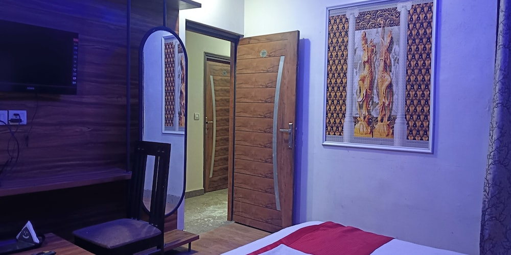 Hotel The RTS, New Delhi 50/50