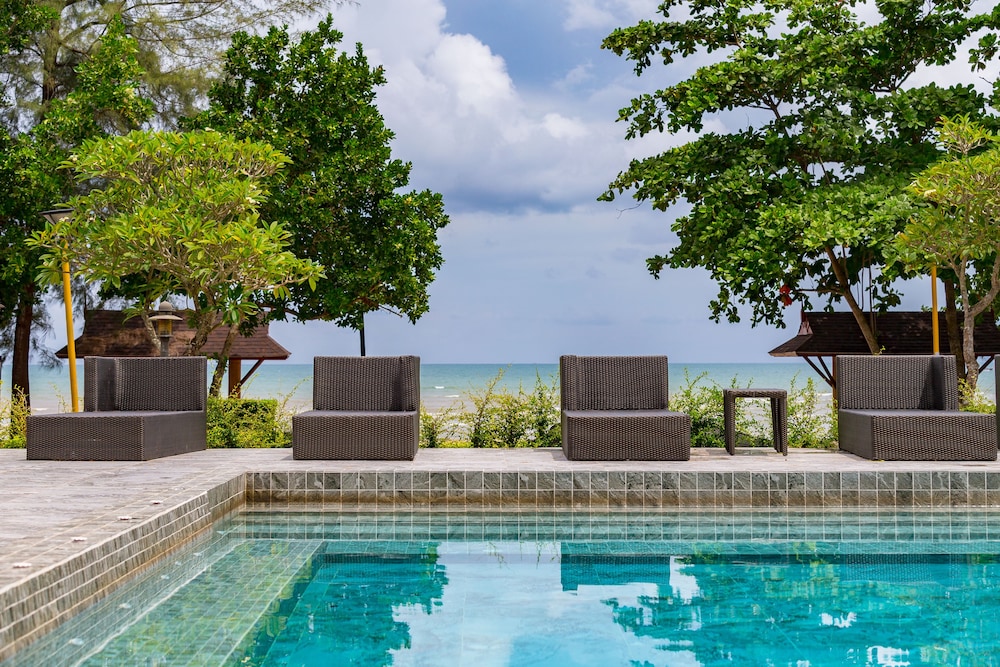 Maneetel Krabi Beachfront 46/50