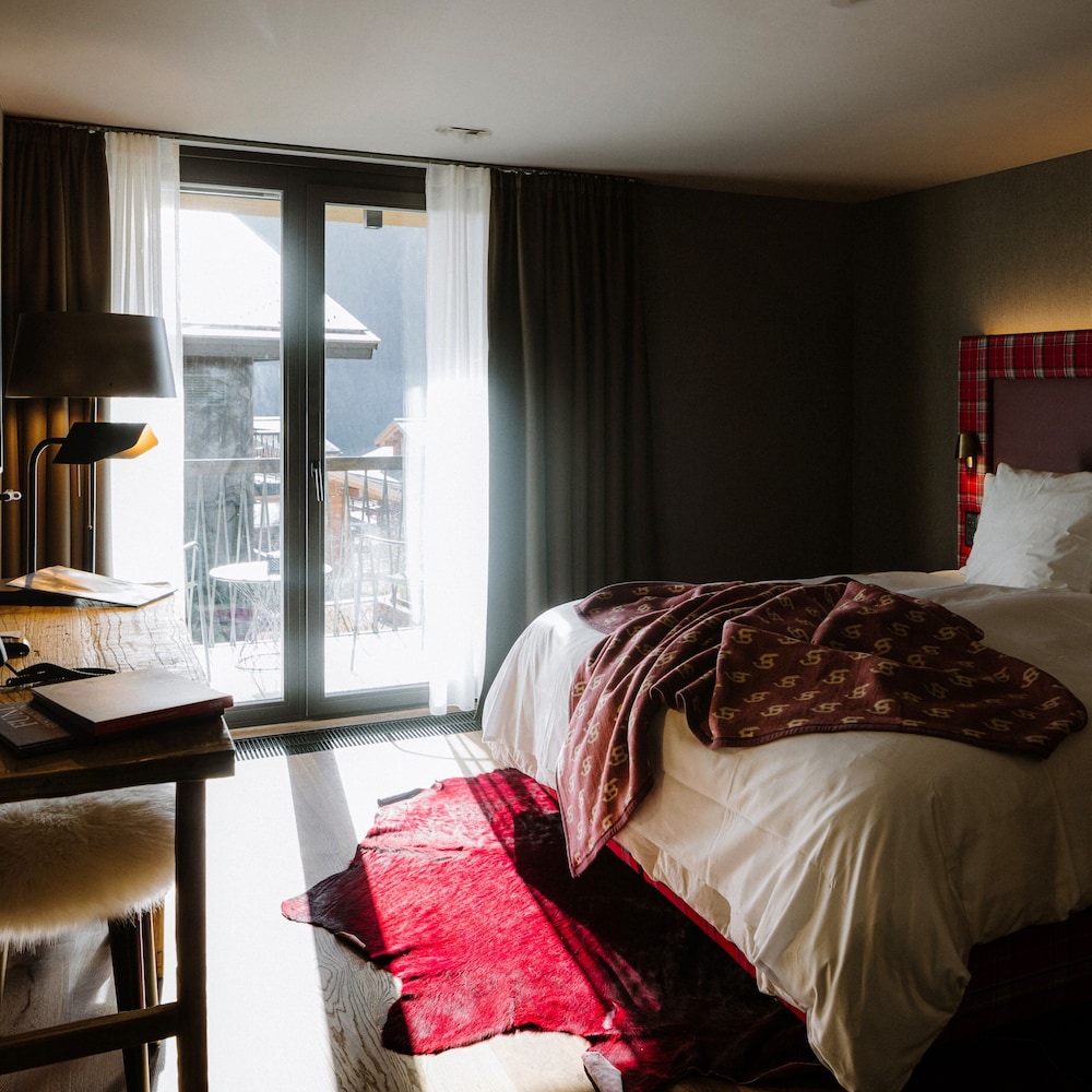 Room, King Bed, Eiger View