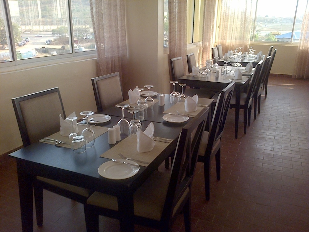 Grand Towers Hotel 40/50