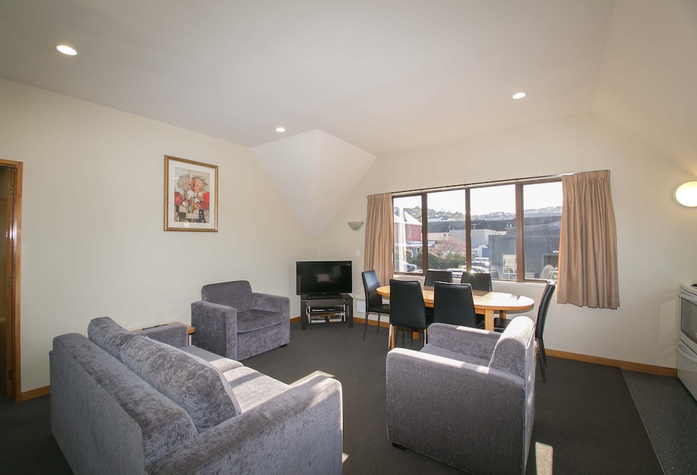 Allan Court Motel 30/66