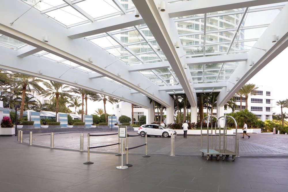 Fontainebleau Miami Beach Private Luxury Suites 42/50
