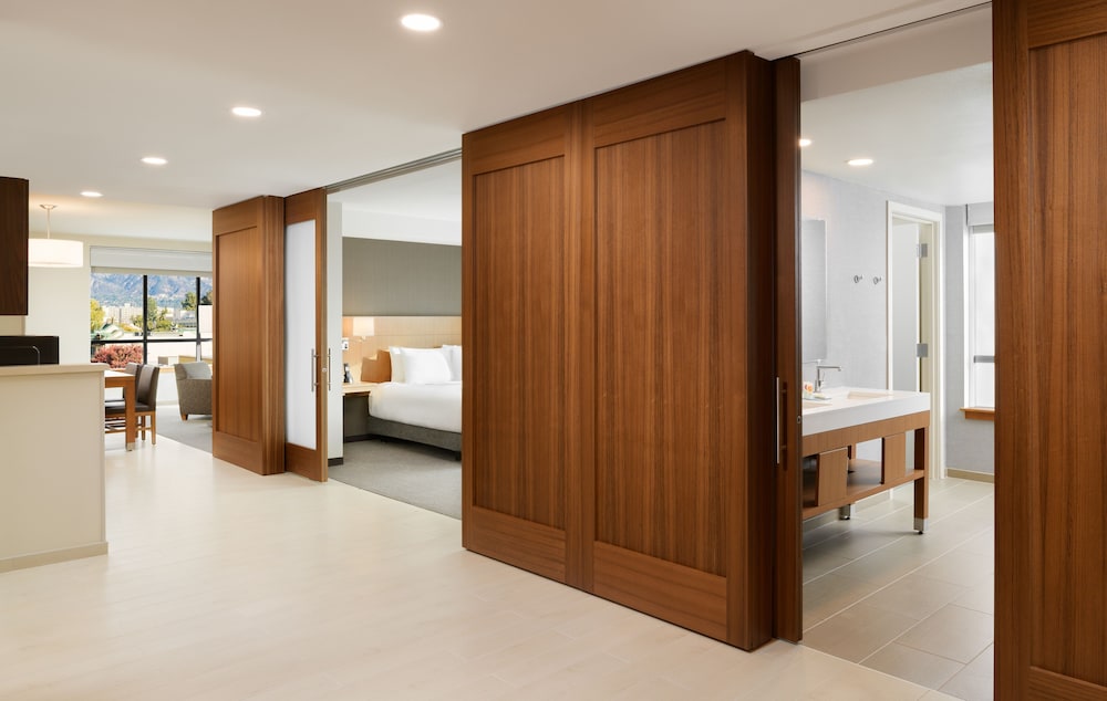 Hyatt Place Pasadena 10/66