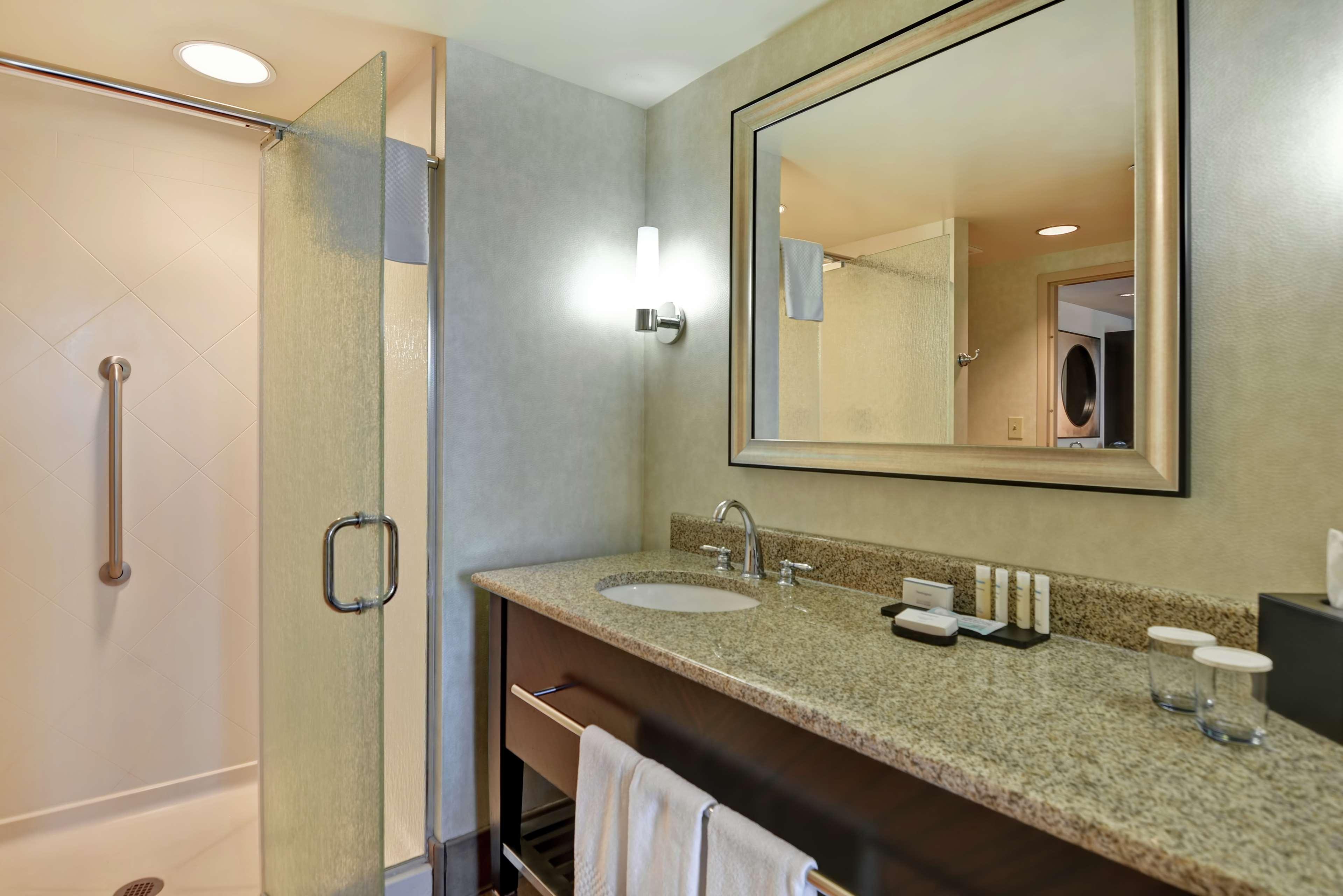 2 ROOMS, SUITE, KING BED, SMOKING