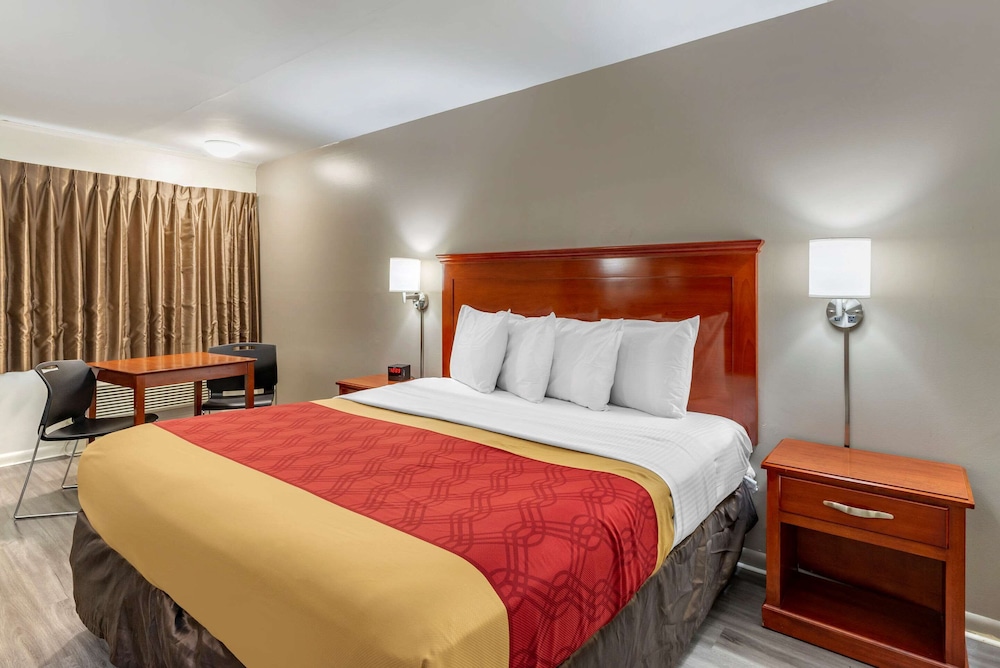Econo Lodge Charlottesville North - University Area 8/23