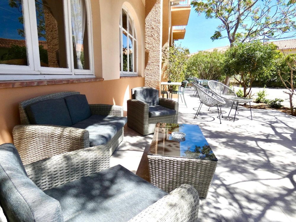 Hôtel Les Arbousiers 51/68