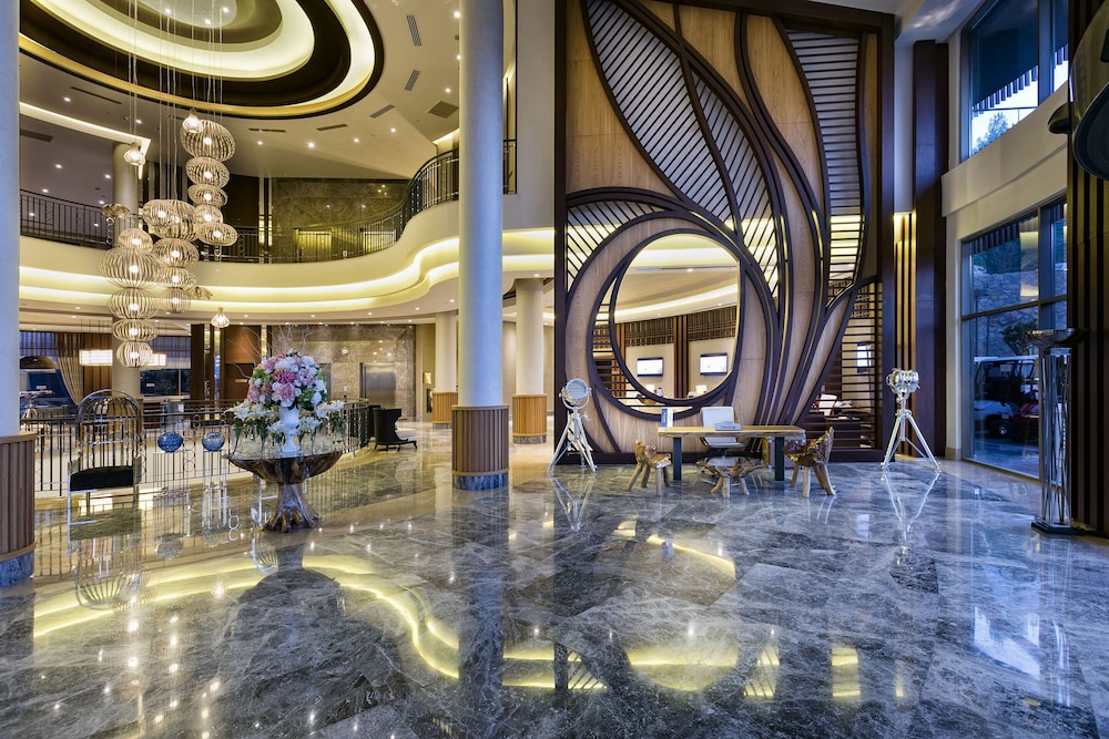 Titanic Luxury Collection Bodrum 64/74