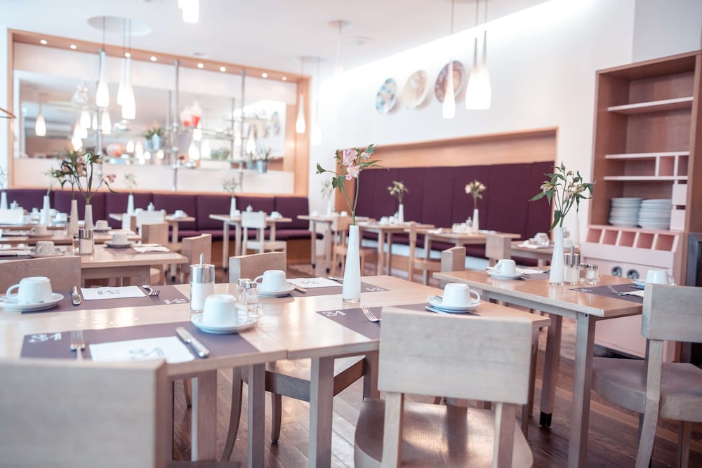 Hotel Bleibtreu Berlin By Golden Tulip 43/50