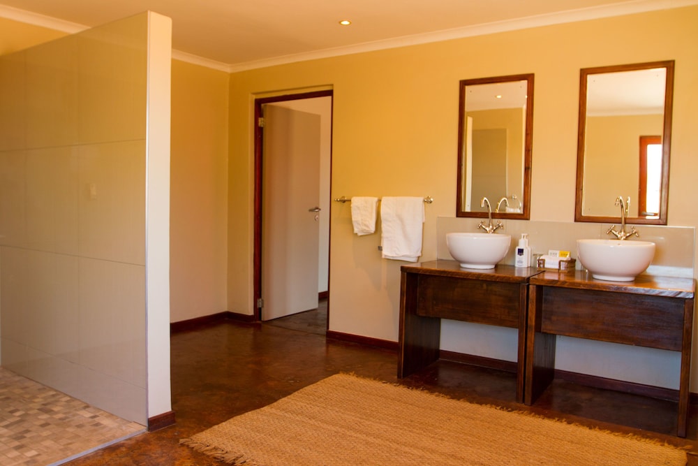 Intu Africa-Zebra Kalahari Lodge 15/52