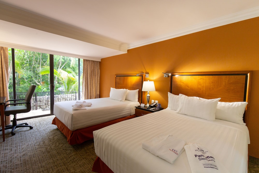 Executive, 2 Double Beds, Pool View