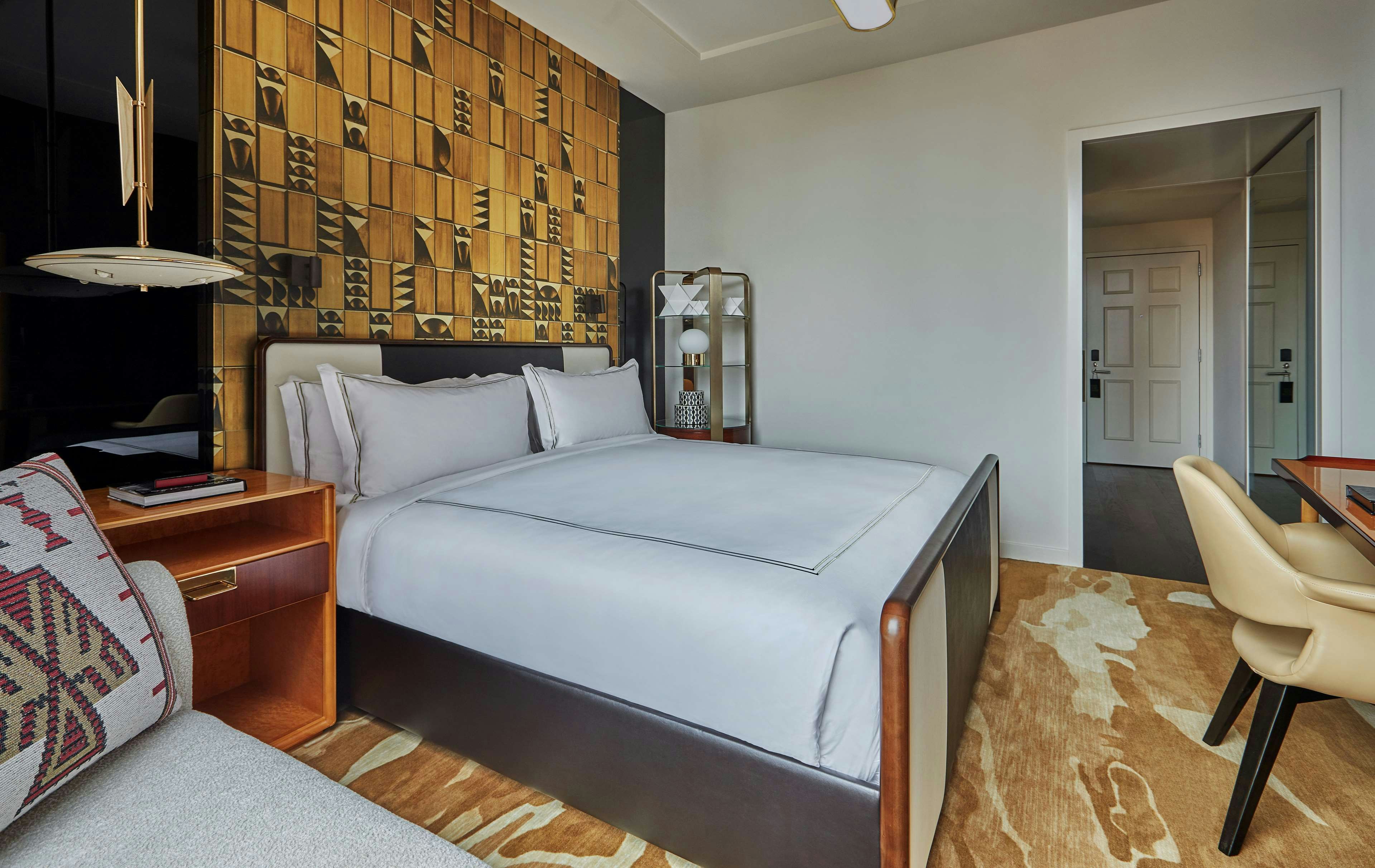 DELUXE, KING BED, ACCESSIBLE