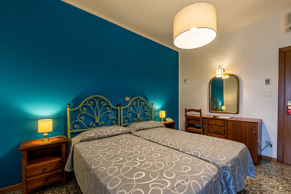 Hotel Bisesti 17/50