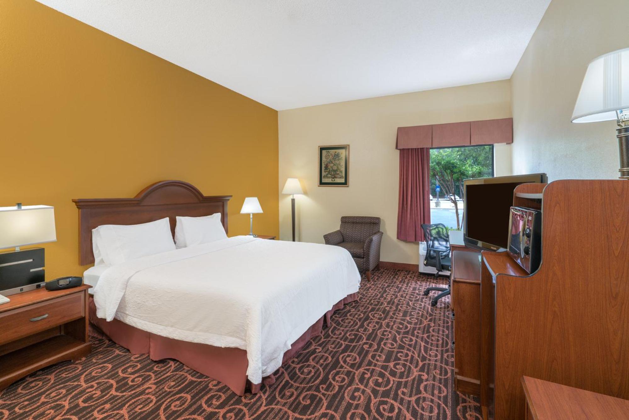 غرفة بسرير كينج لذوي الإعاقة، Hamilton Inn Bessemer 2/9