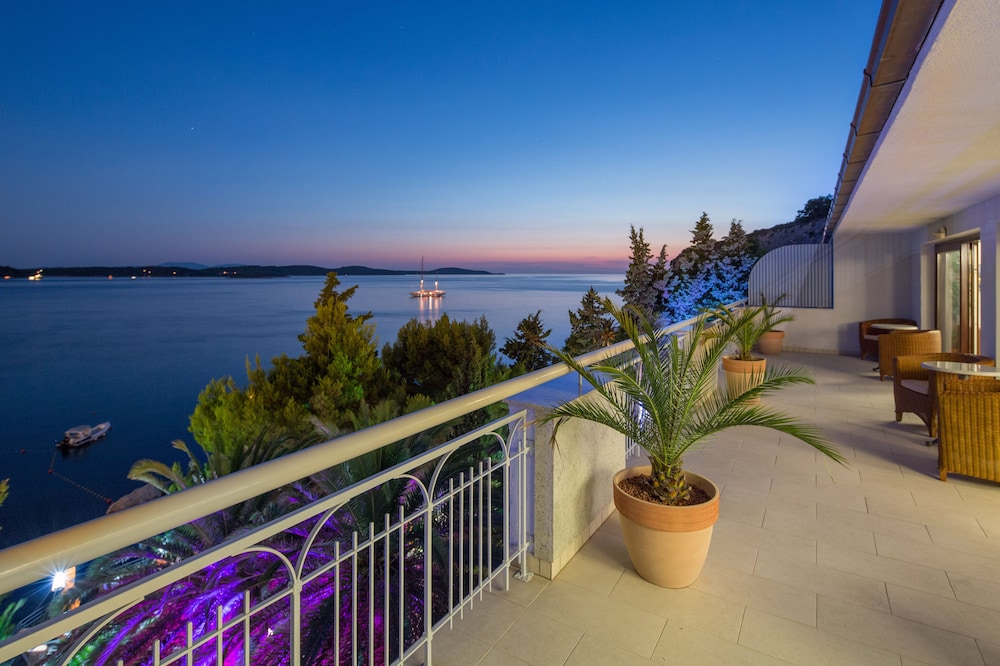 Boutique Beach Resort Podstine 5/50