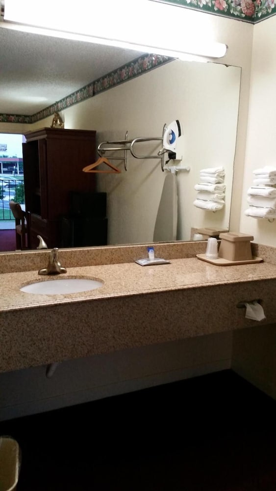 Americas Best Value Inn San Marcos 8/50