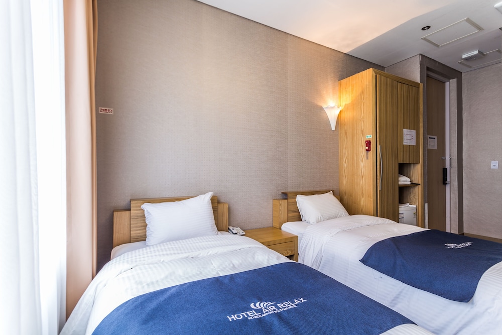 STANDARD, TWIN BEDS, CITY VIEW