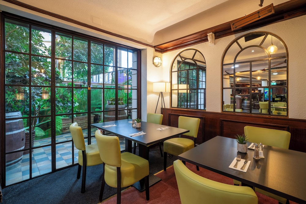 Sachas Hotel Manchester 40/50