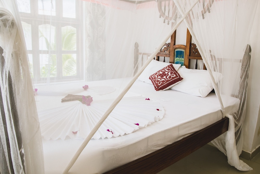 Moonshine Uroa Boutique Hotel 10/50