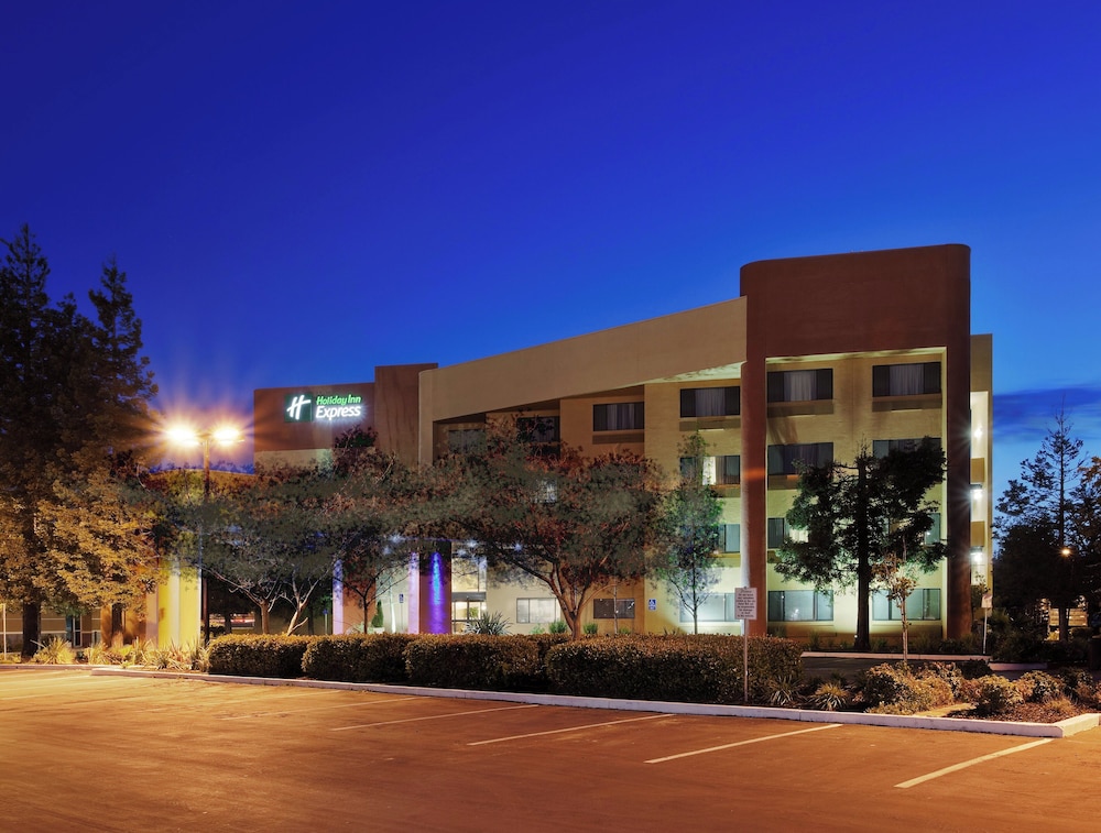 Holiday Inn Express Union City(San Jose) 8/59