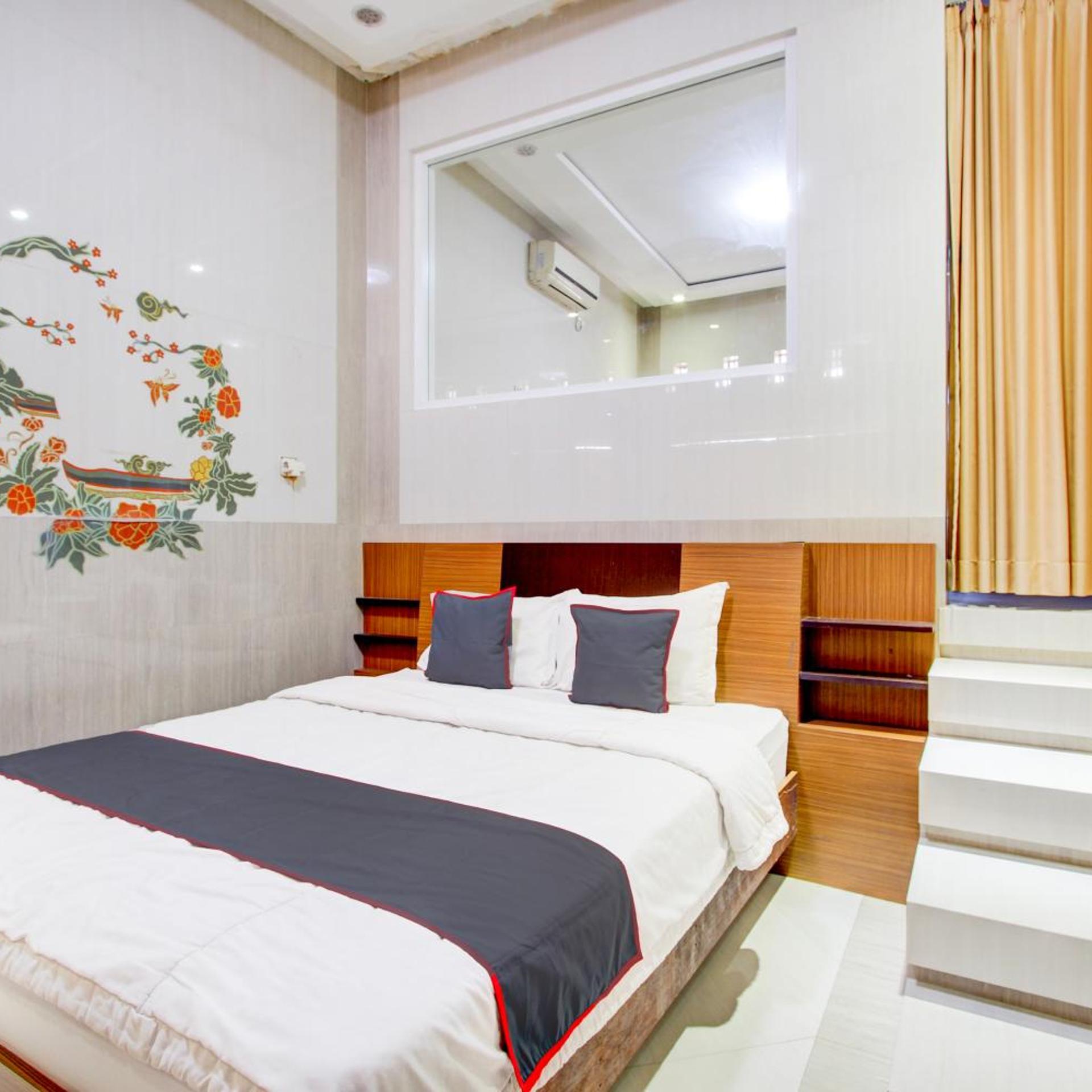 Deluxe, King Bed