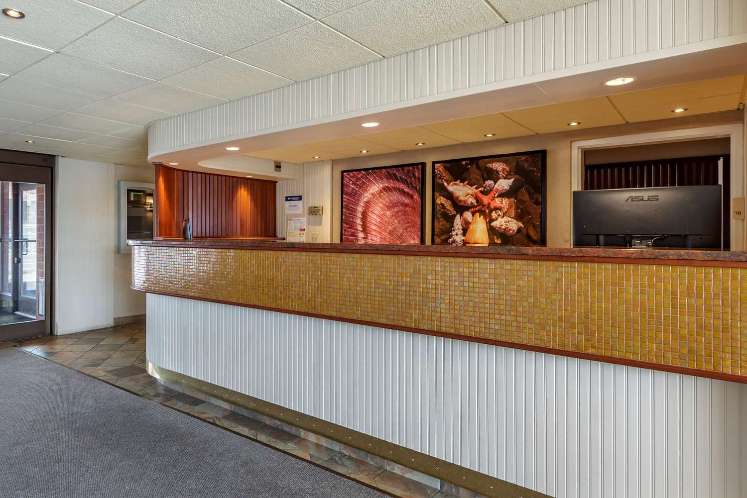 Best Western Plus Oswego Hotel And Conference Center 2/24