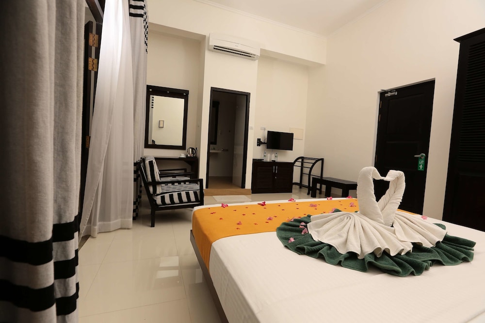 Lagoon Paradise Beach Resort 11/60
