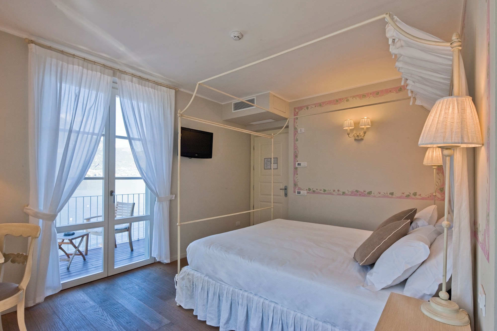 SUPERIOR, VILLA, DOUBLE BED, NO ELEVATOR, BALCONY