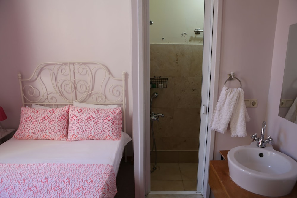 Eolya Guest House 50/50
