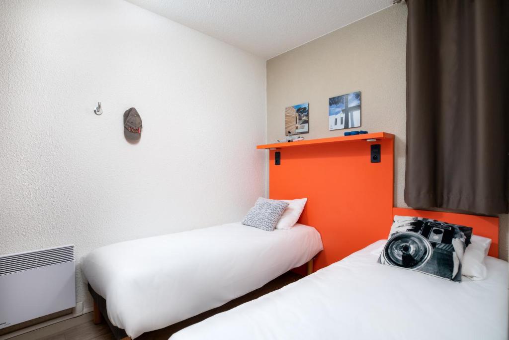 4 Rooms, Lake View