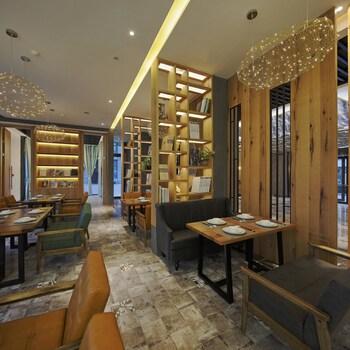 Qilu City Art Hotel 24/39