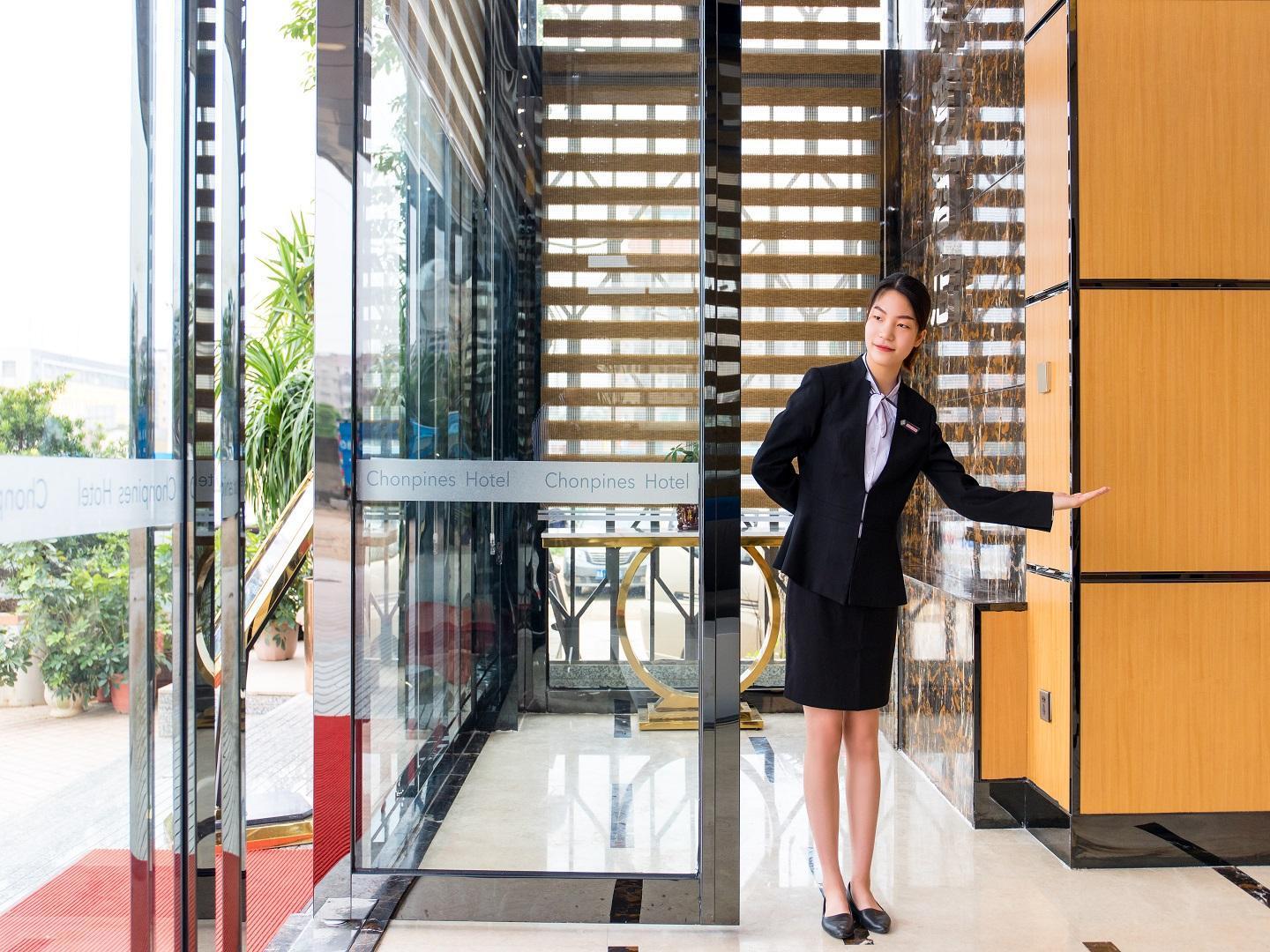 Chonpines Hotel (Shenzhen Gongming Honghuashan Metro Station) 27/31