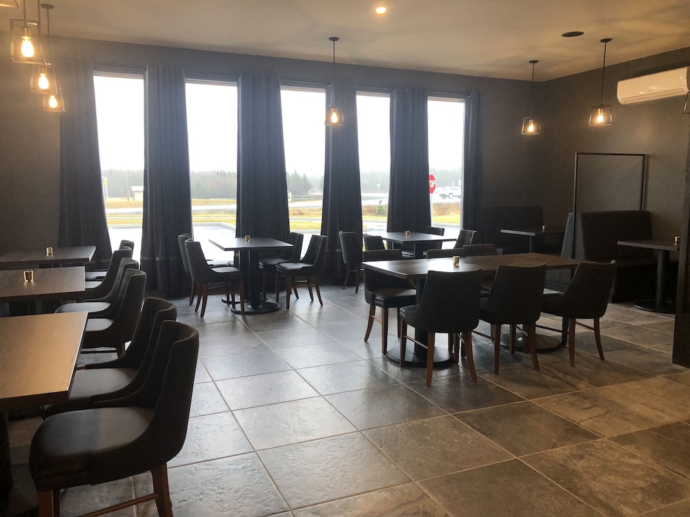 Holiday Inn Express Suites St John S Airport 36/52