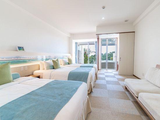 ROOM, TRIPLE, MULTIPLE BEDS, PARTIAL OCEAN VIEW
