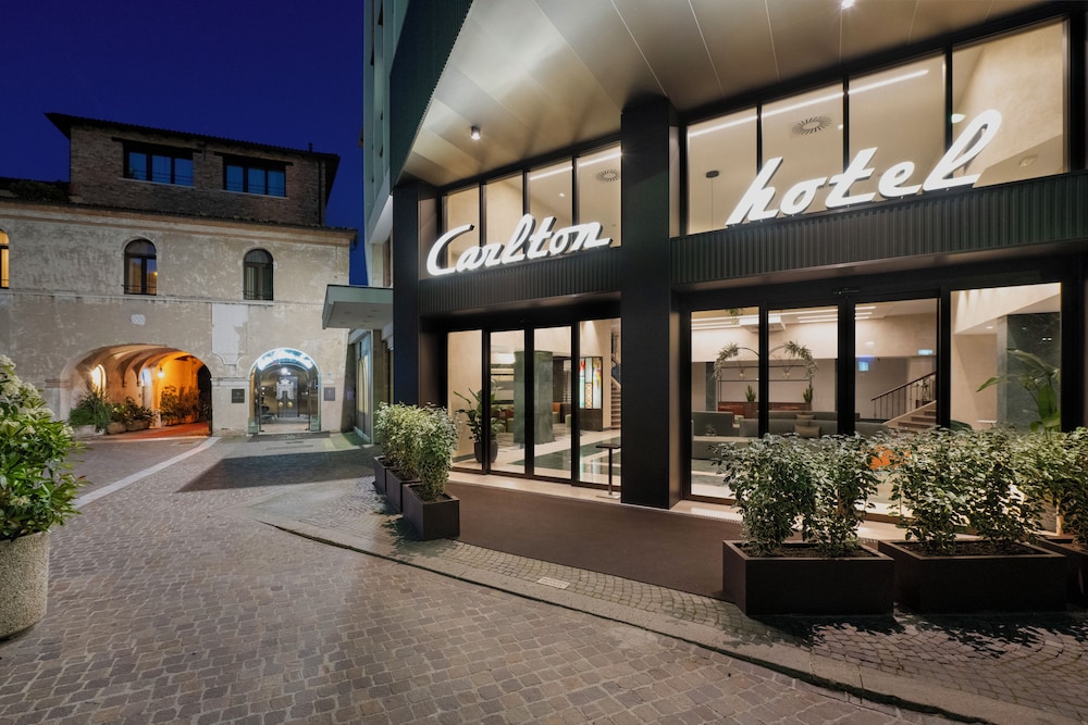 Hotel Carlton 5/62