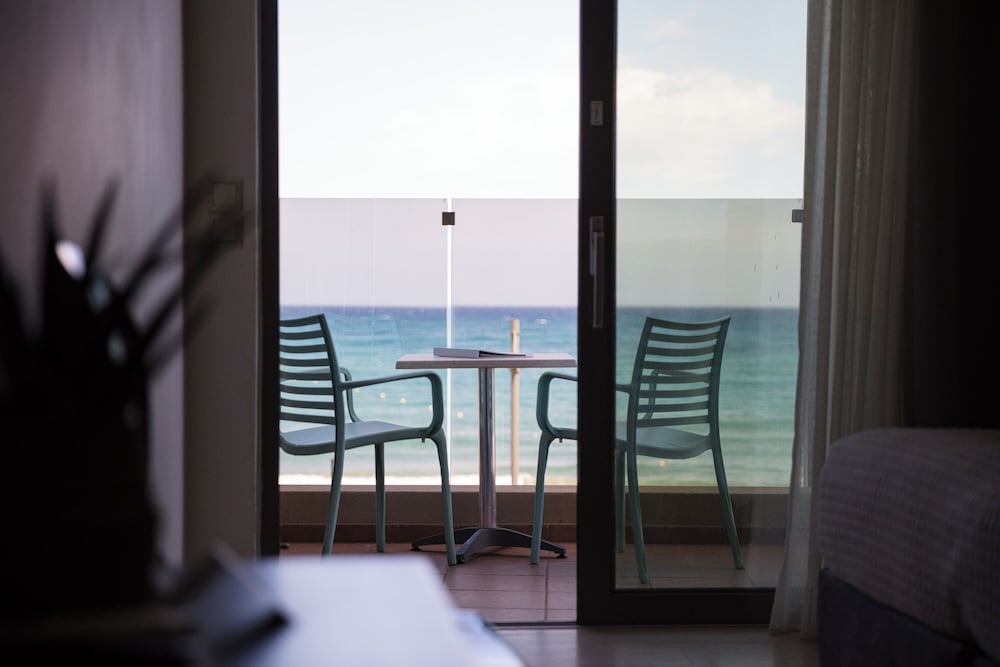 Steris Elegant Beach Hotel 47/70