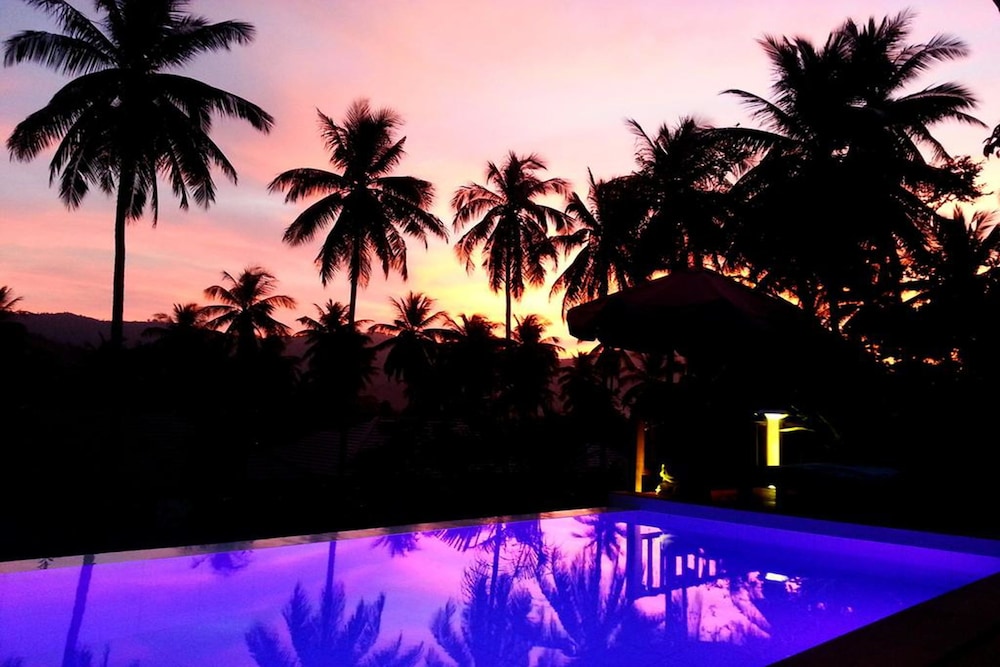 Tropical Season Villa Resort 32/34