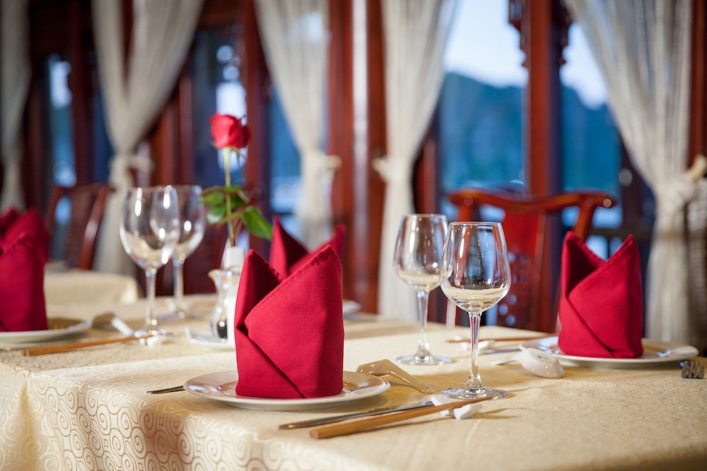Halong Royal Palace Cruise 26/62