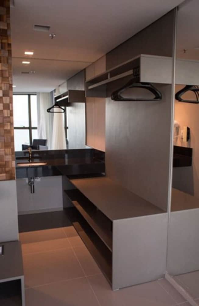 Acqua Suites 6/60