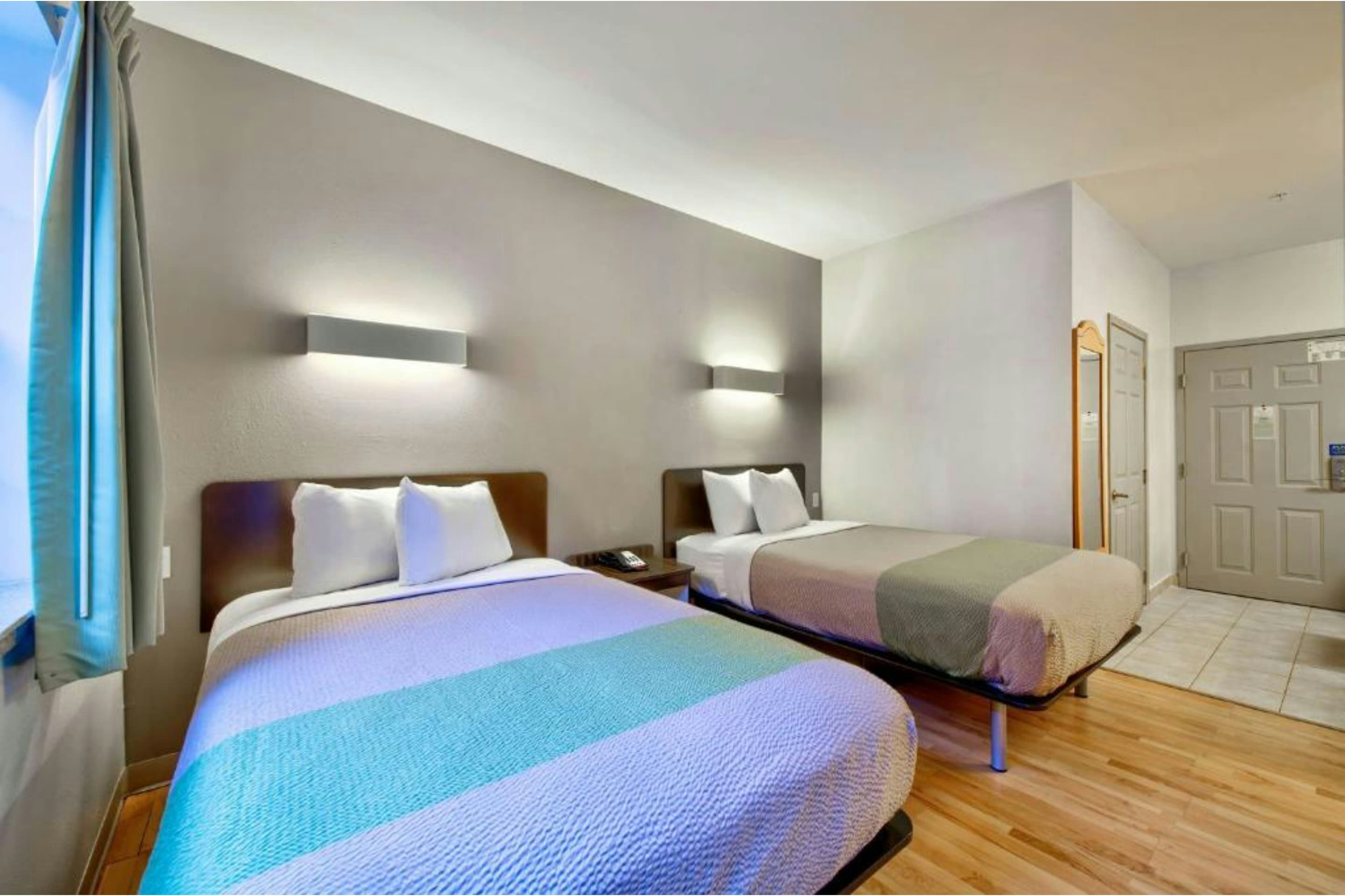 2 Full Bed Smoking with Kitchen