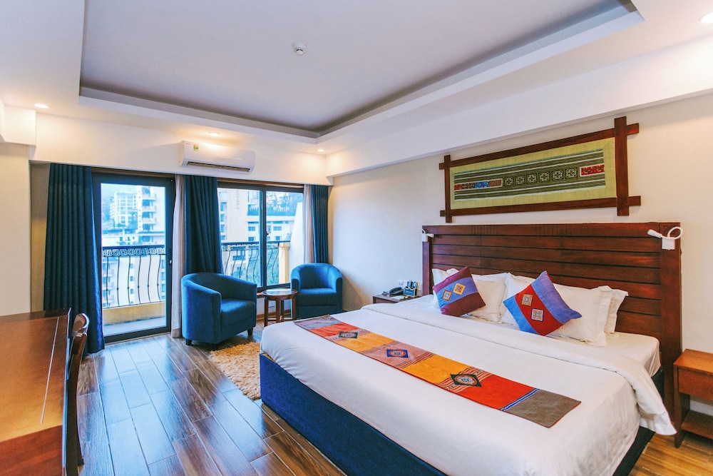 Superior, Twin Beds, City View